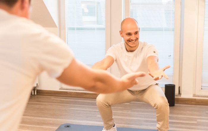 Jan Kulmann im Trainingsraum Orthopädie und Sport