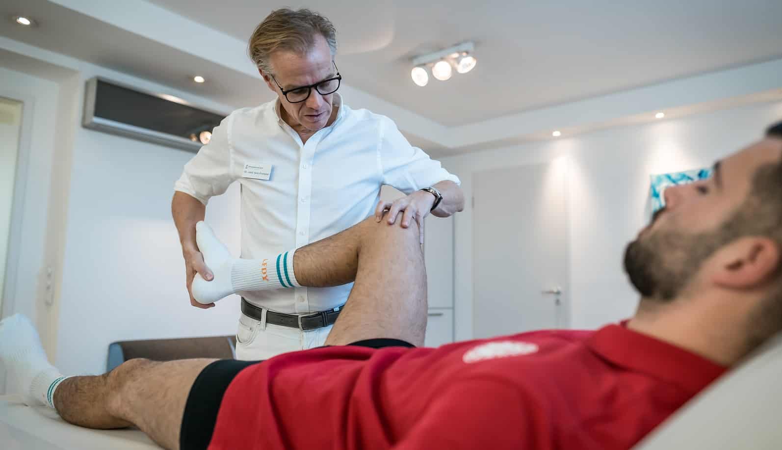 Sportorthopädie Köln - Sportarzt behandelt Leistungssportler